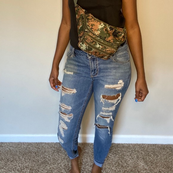 Distressed denim jeans - Picture 1 of 13